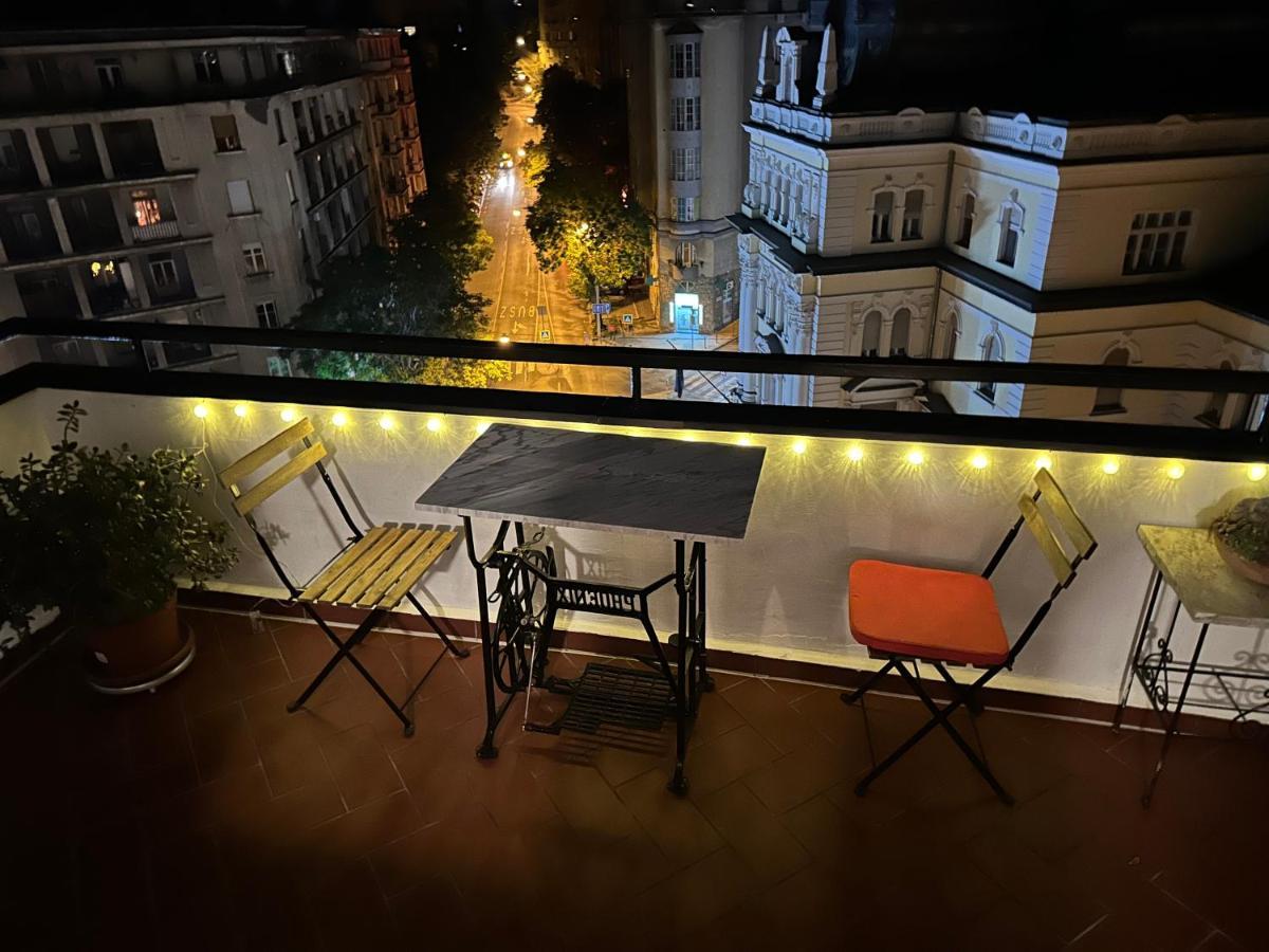 Bright & Spacious Home In Buda Budapest Eksteriør bilde